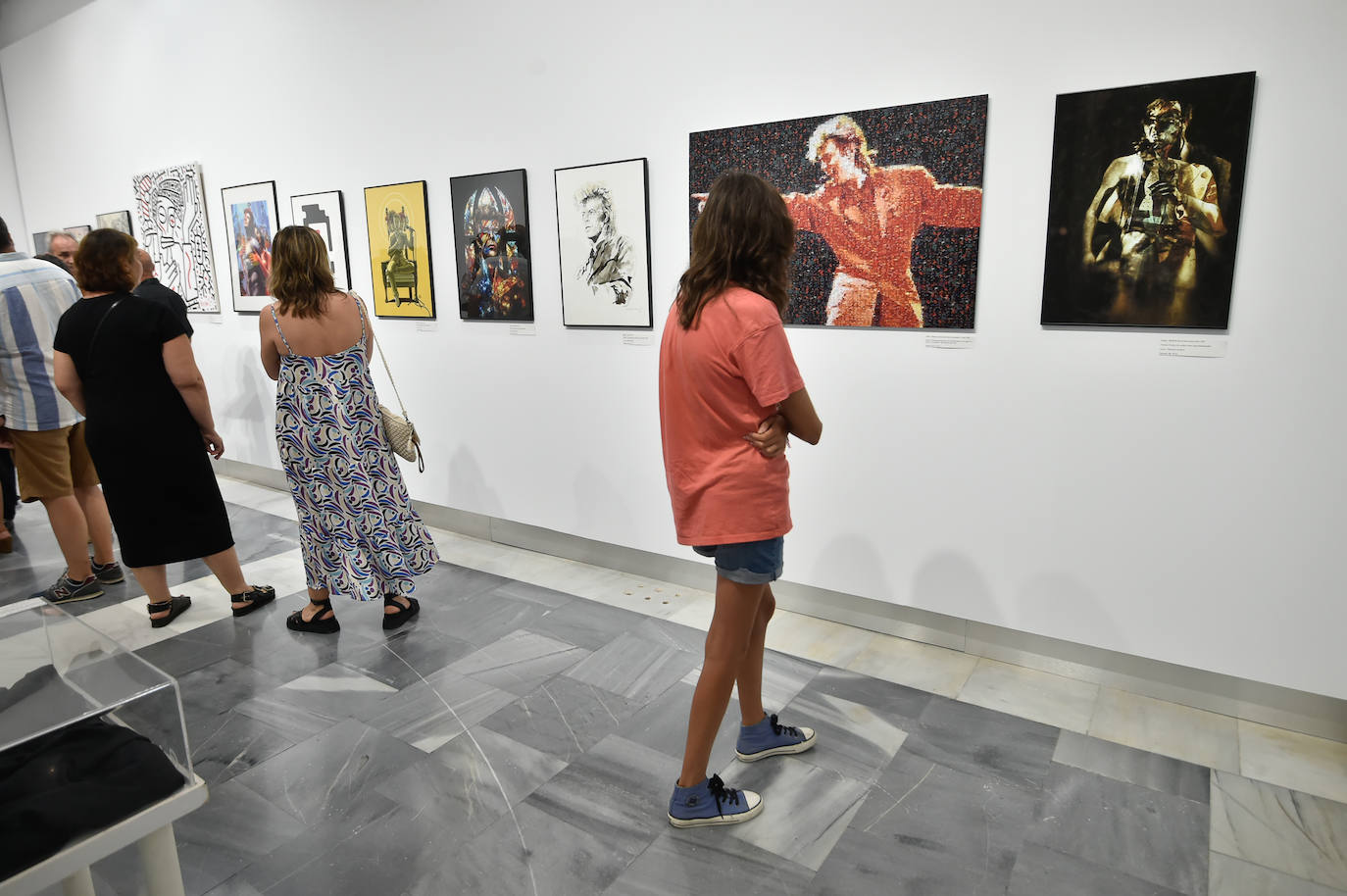 La exposición colectiva sobre David Bowie de San Pedro del Pinatar, en imágenes