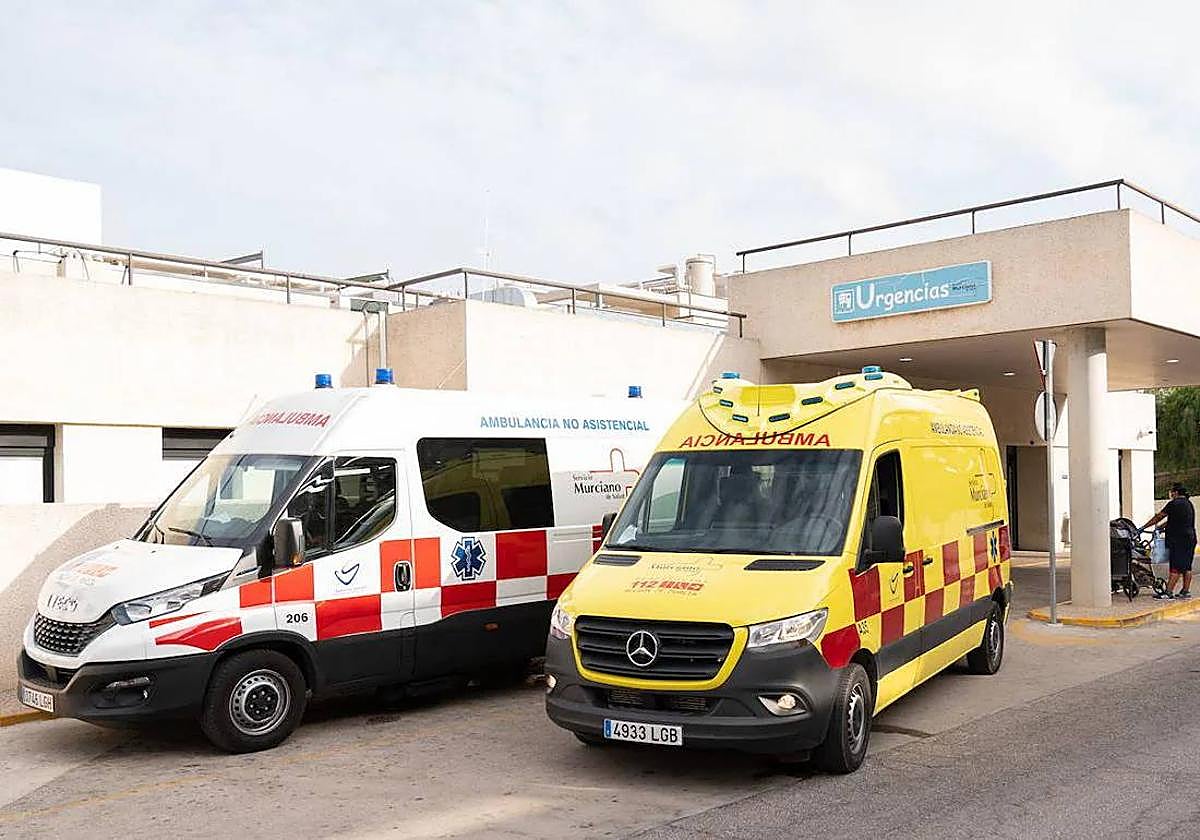 Imagen de archivo de la puerta de Urgencias del hospital Rafael Méndez de Lorca.