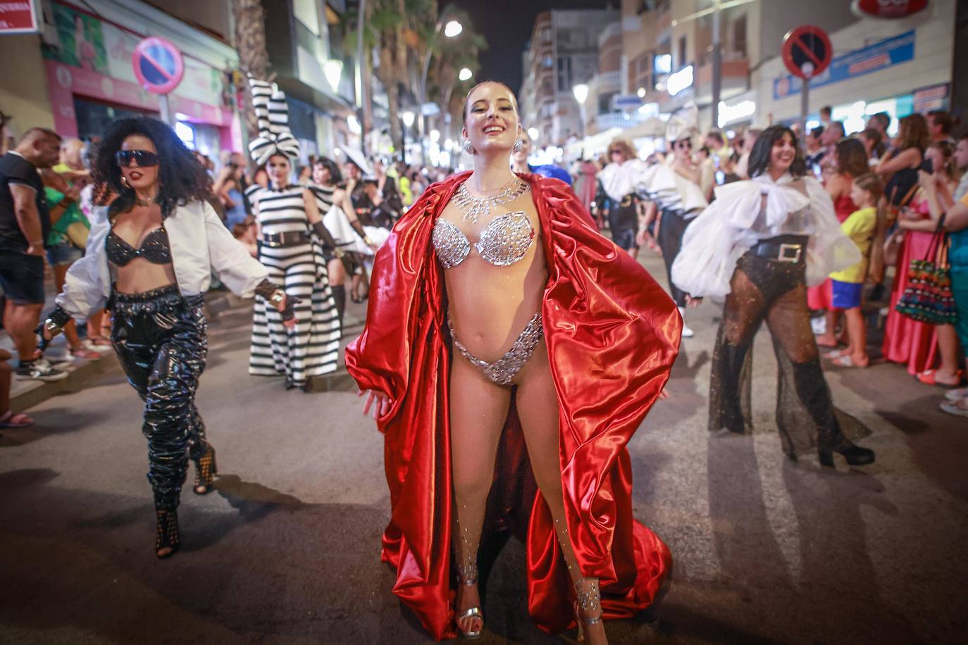 El desfile del Carnaval de Torrevieja, en imágenes