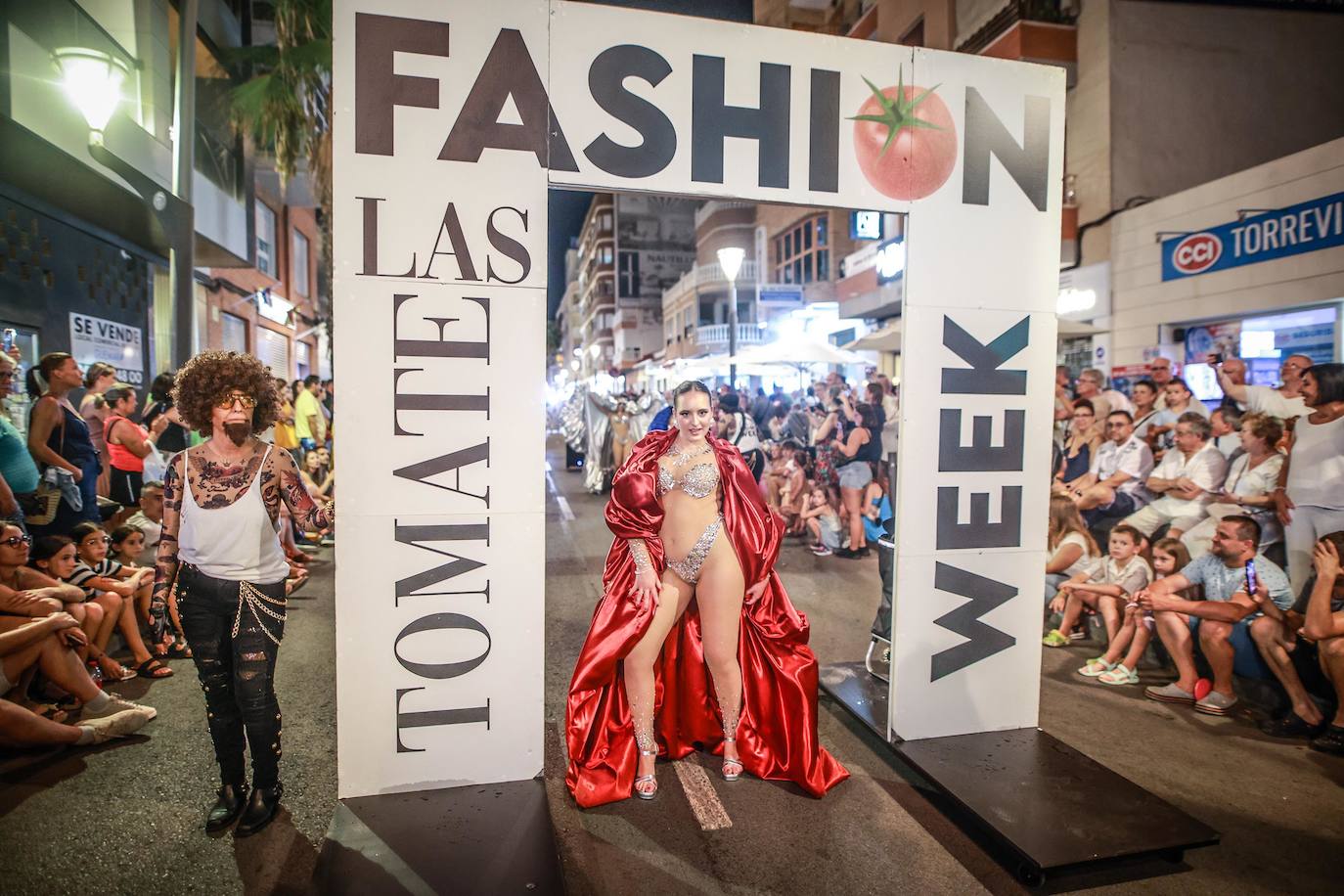 El desfile del Carnaval de Torrevieja, en imágenes