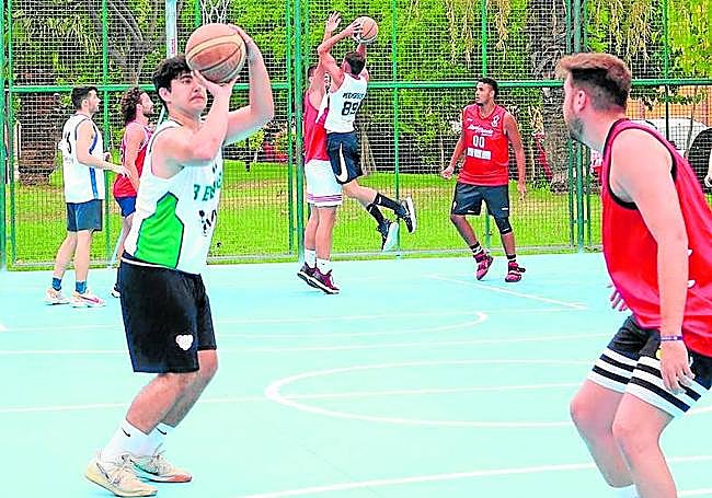 Imagen de la última edición del torneo 3x3 de Beniel, que es gratuito y abierto a todos los públicos.