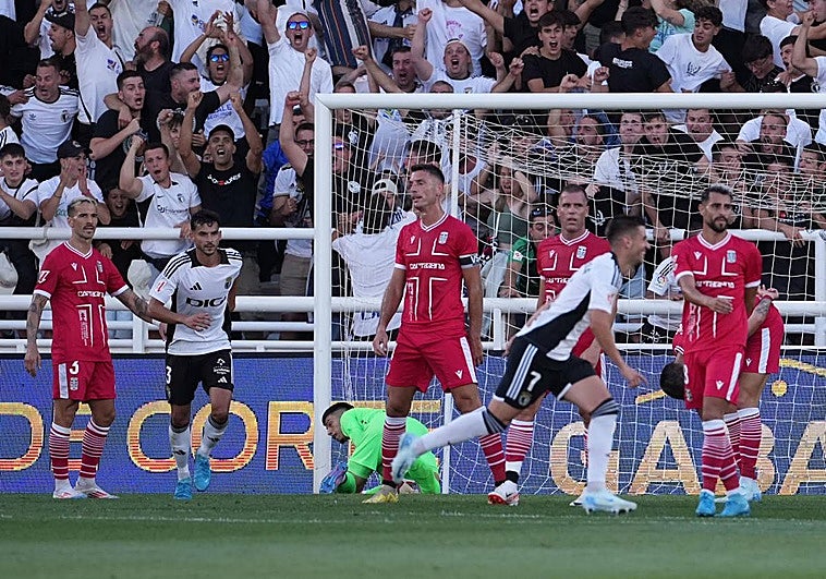 Dani Ojeda anota el segundo gol del Burgos, con un disparo desde la frontal del área. En vídeo, resumen del partido.