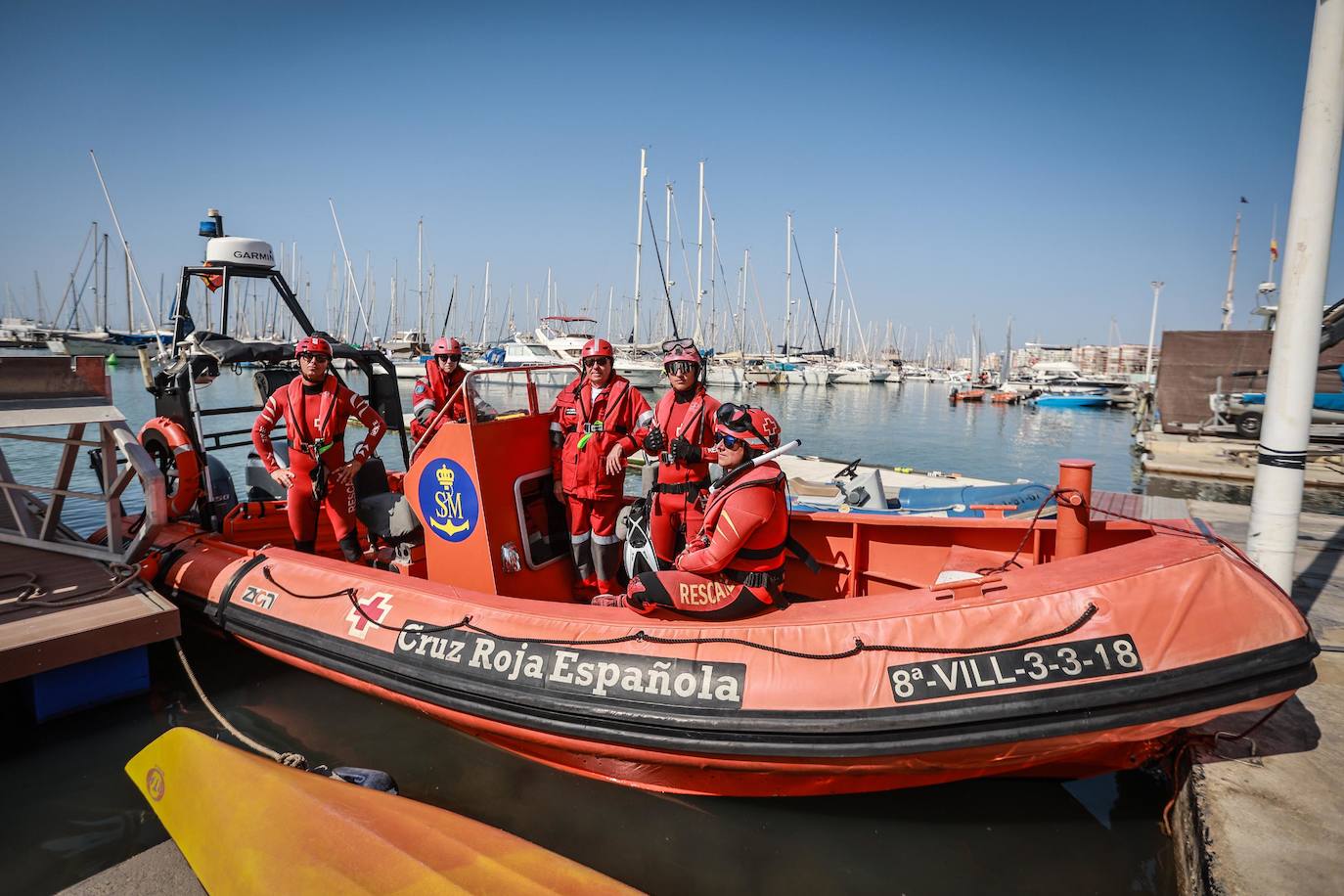 Un día con el equipo de Salvamento Marítimo de Cruz Roja de Torrevieja, en imágenes