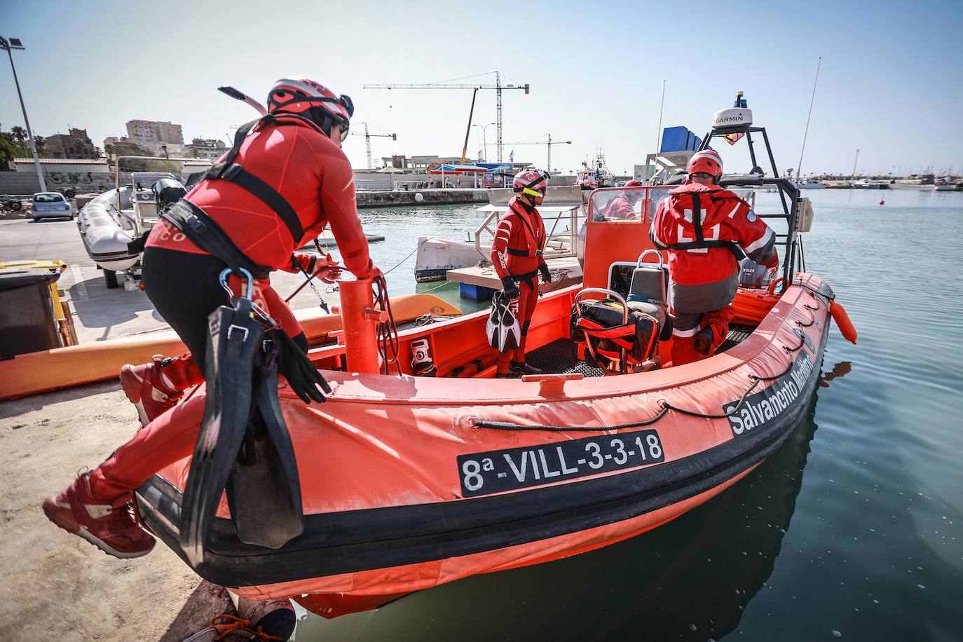 Un día con el equipo de Salvamento Marítimo de Cruz Roja de Torrevieja, en imágenes