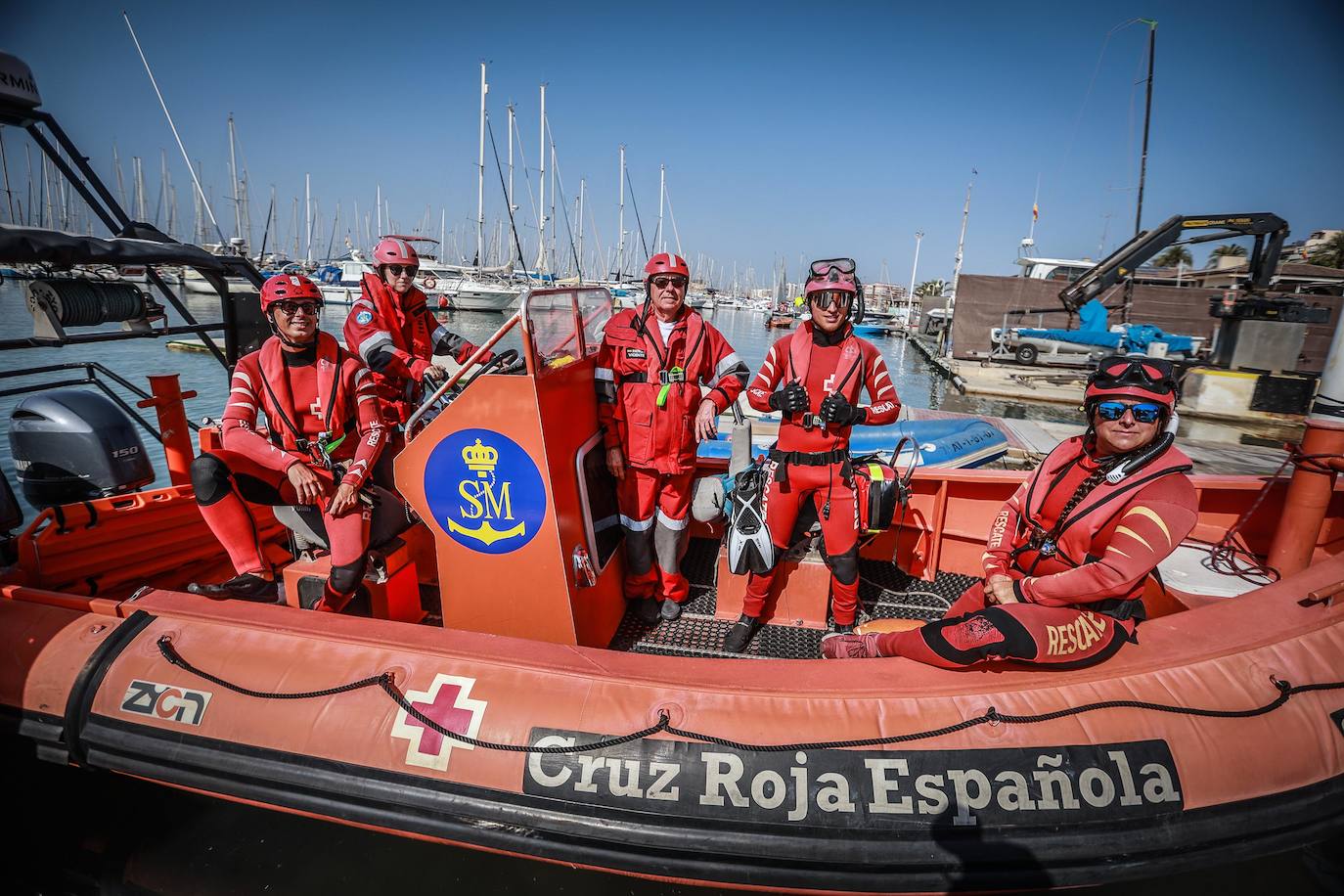 Un día con el equipo de Salvamento Marítimo de Cruz Roja de Torrevieja, en imágenes