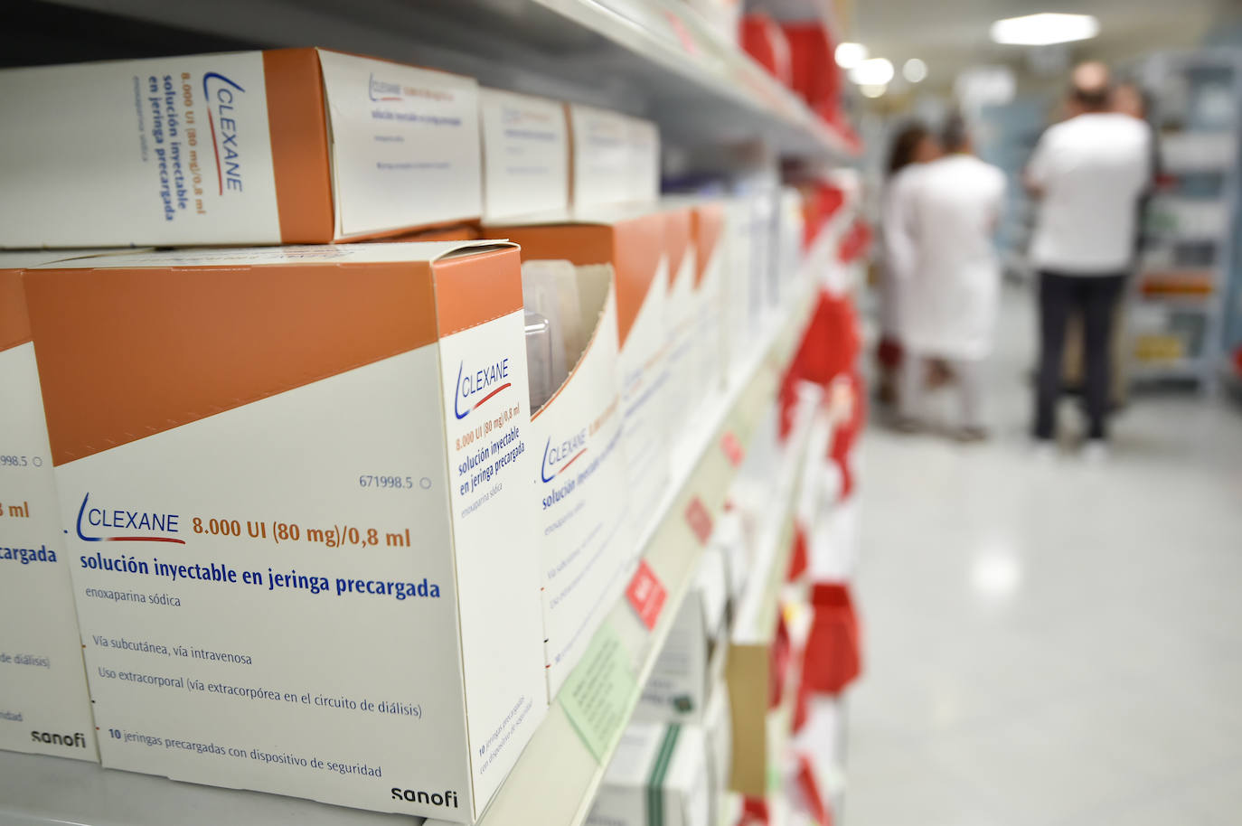 El servicio de Farmacia del Hospital Reina Sofía de Murcia, en imágenes