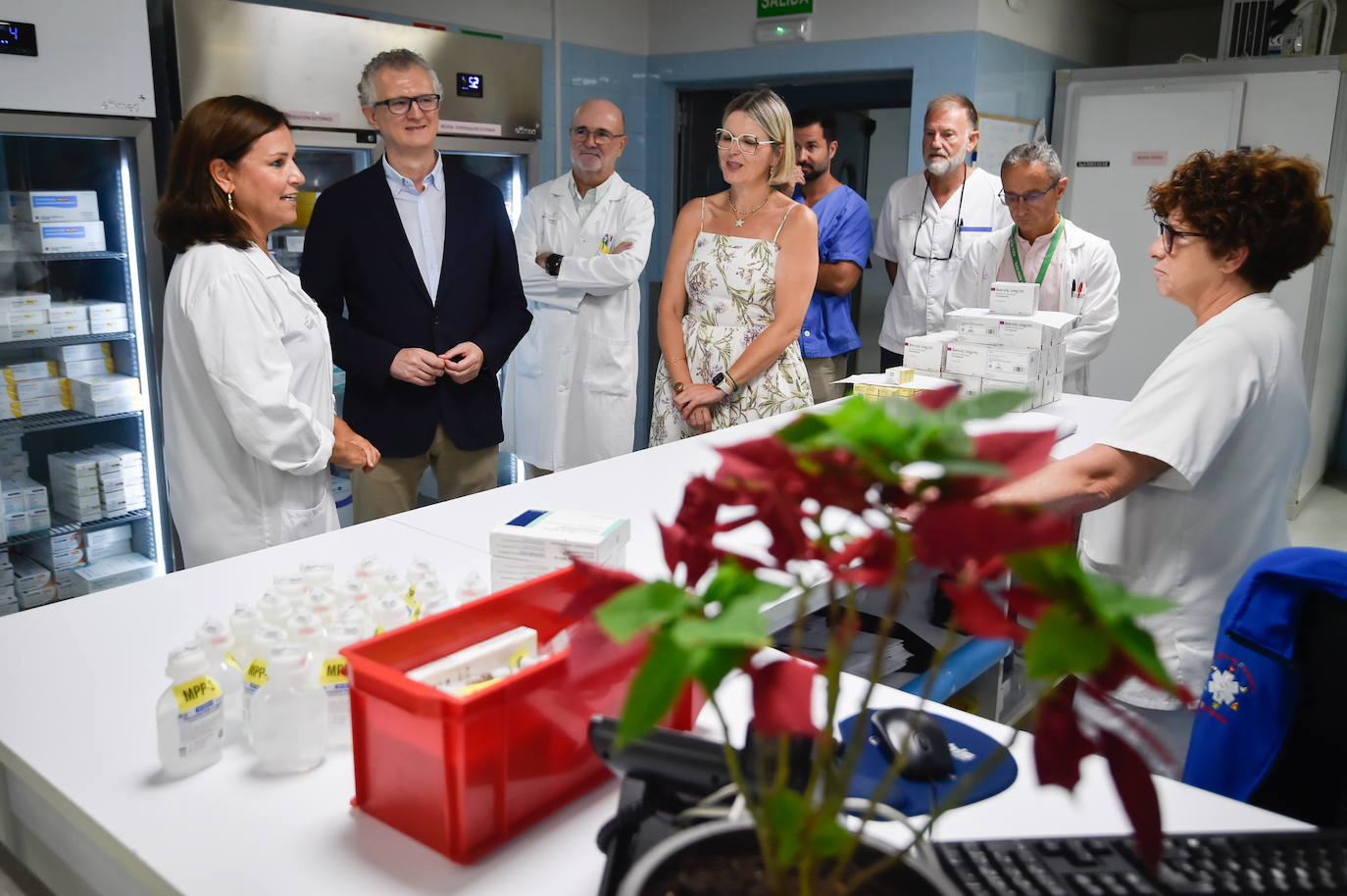 El servicio de Farmacia del Hospital Reina Sofía de Murcia, en imágenes