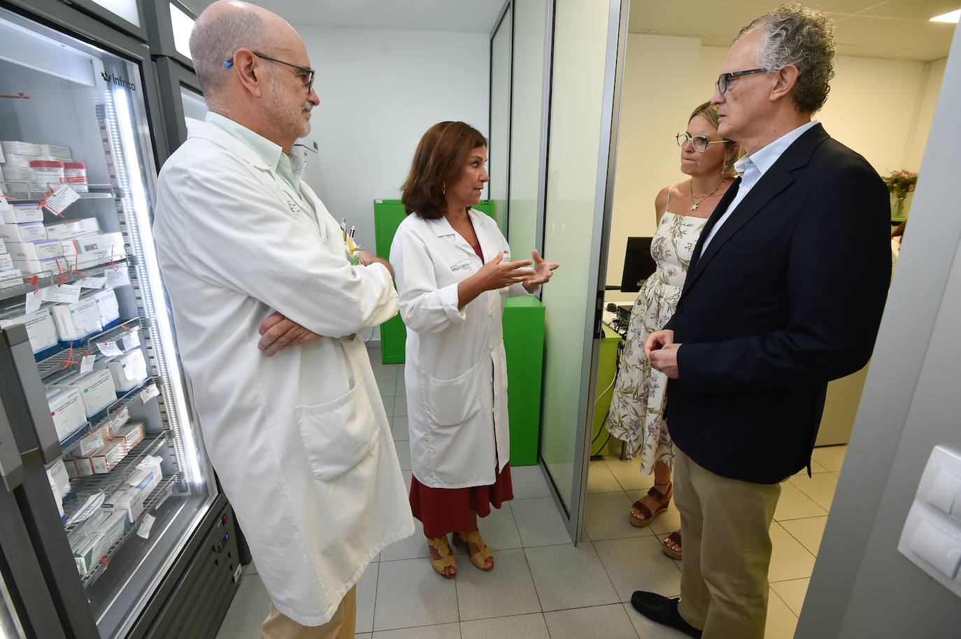 El servicio de Farmacia del Hospital Reina Sofía de Murcia, en imágenes