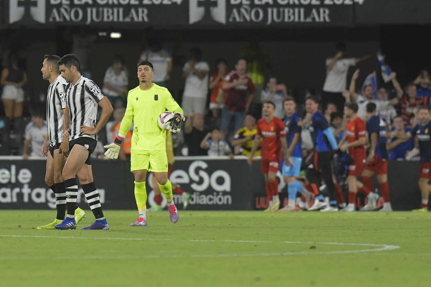 La derrota del Cartagena ante el Zaragoza, en imágenes