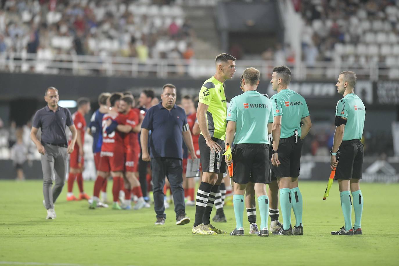 La derrota del Cartagena ante el Zaragoza, en imágenes