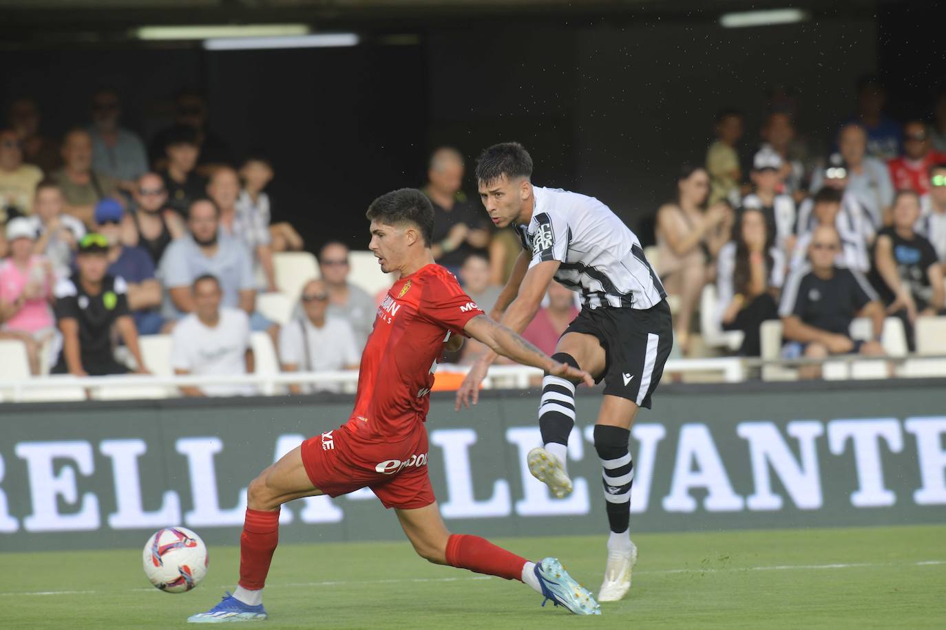 La derrota del Cartagena ante el Zaragoza, en imágenes