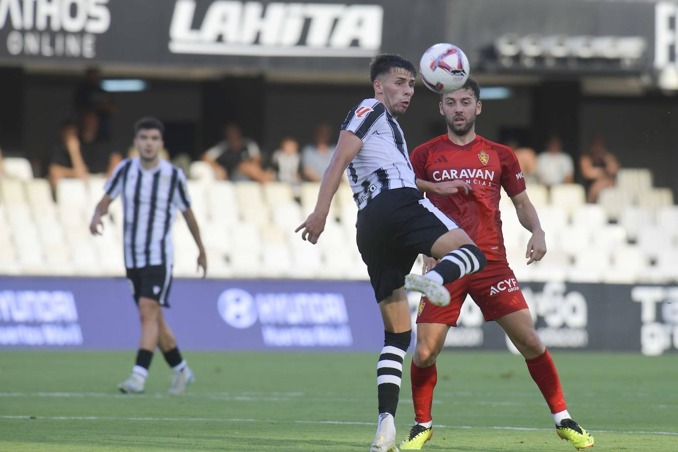 La derrota del Cartagena ante el Zaragoza, en imágenes