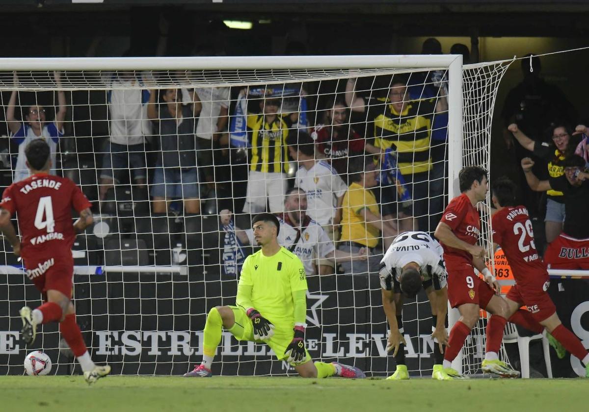 La derrota del Cartagena ante el Zaragoza, en imágenes