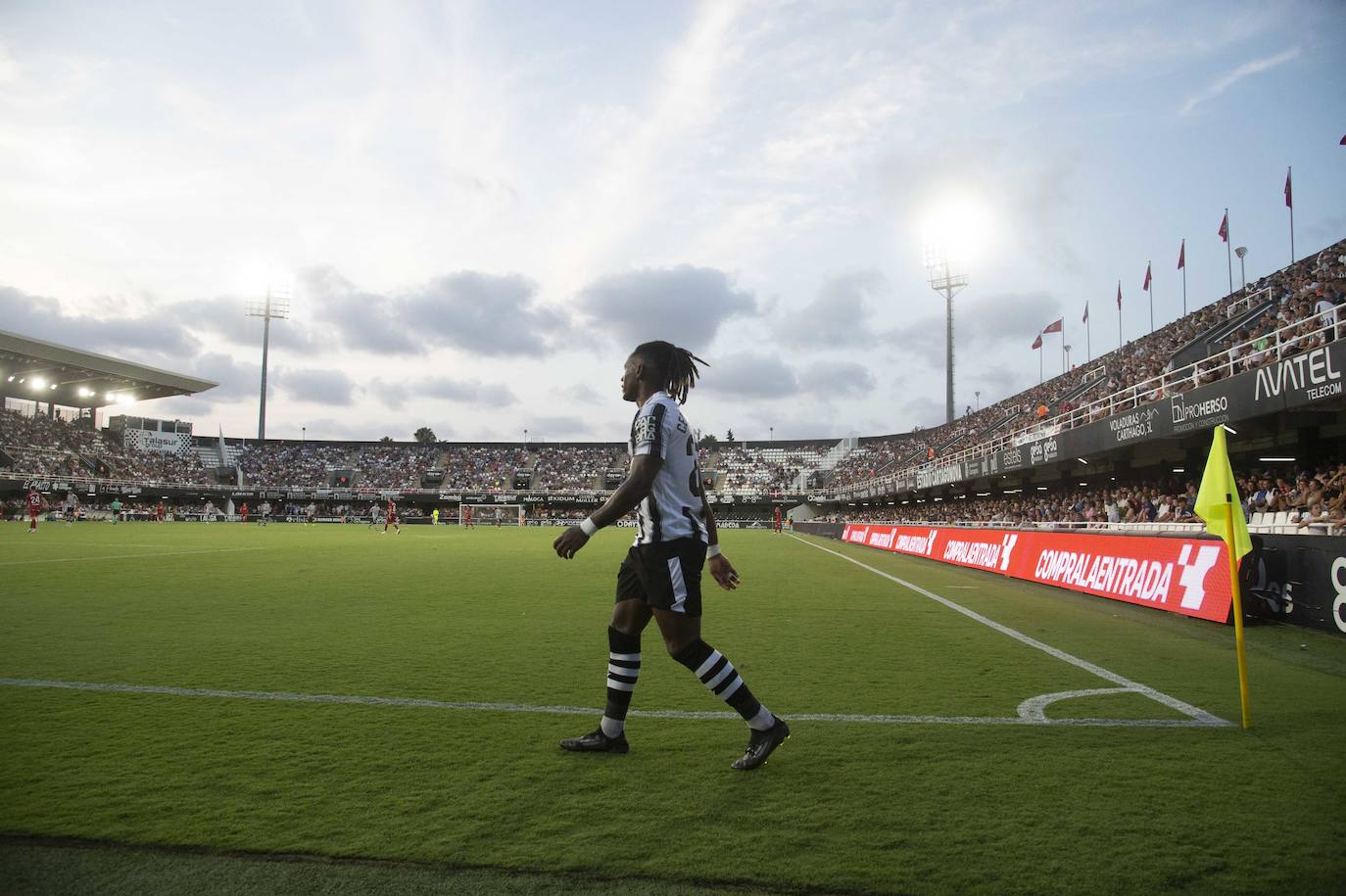 La derrota del Cartagena ante el Zaragoza, en imágenes