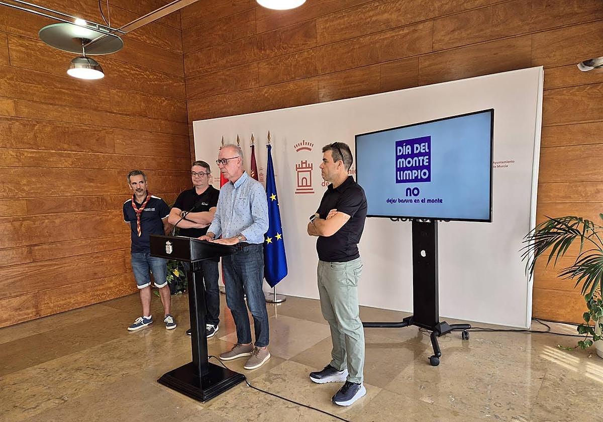 Antonio Navarro Corchón presenta el Día del Monte Limpio.
