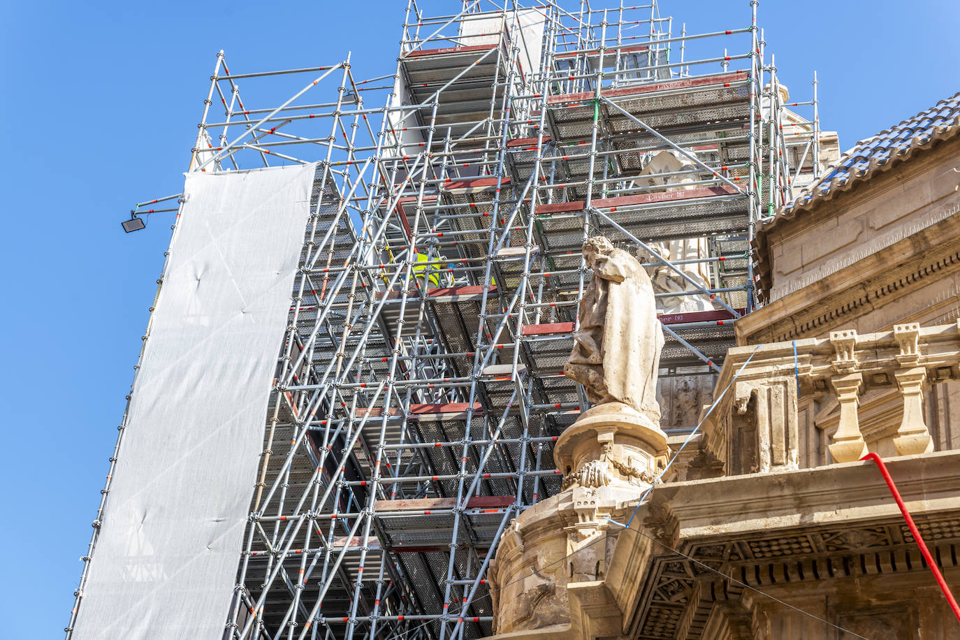 El Ayuntamiento presenta los actos para celebrar la retirada de la lona de la Catedral de Murcia, en imágenes