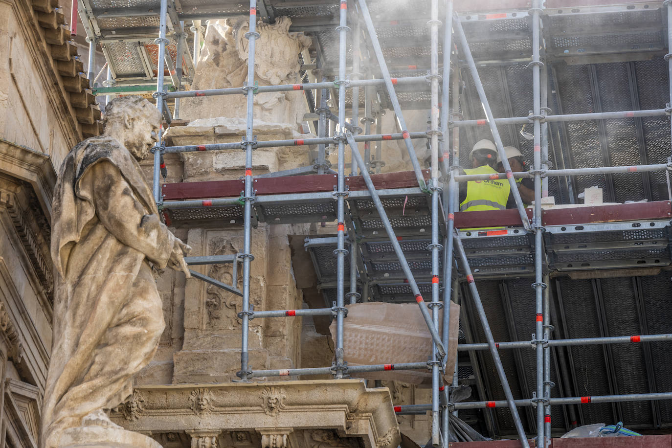El Ayuntamiento presenta los actos para celebrar la retirada de la lona de la Catedral de Murcia, en imágenes