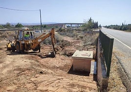 Los trabajos de limpieza de cunetas.