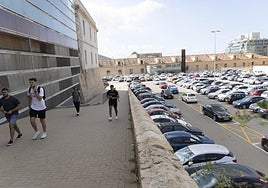 Alumnos de la UPCT acceden al edificio de Antiguones de la UPCT en imagen de archivo.