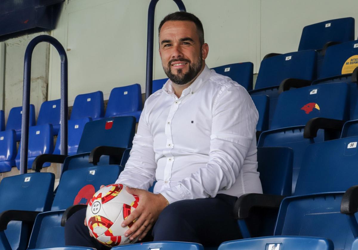 Álvaro Muñoz, ayer en la tribuna de La Condomina.