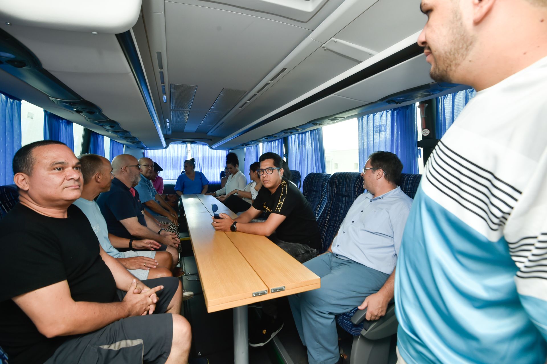 Escapar de la pobreza al volante de un autobús con un programa de Cáritas y Froet