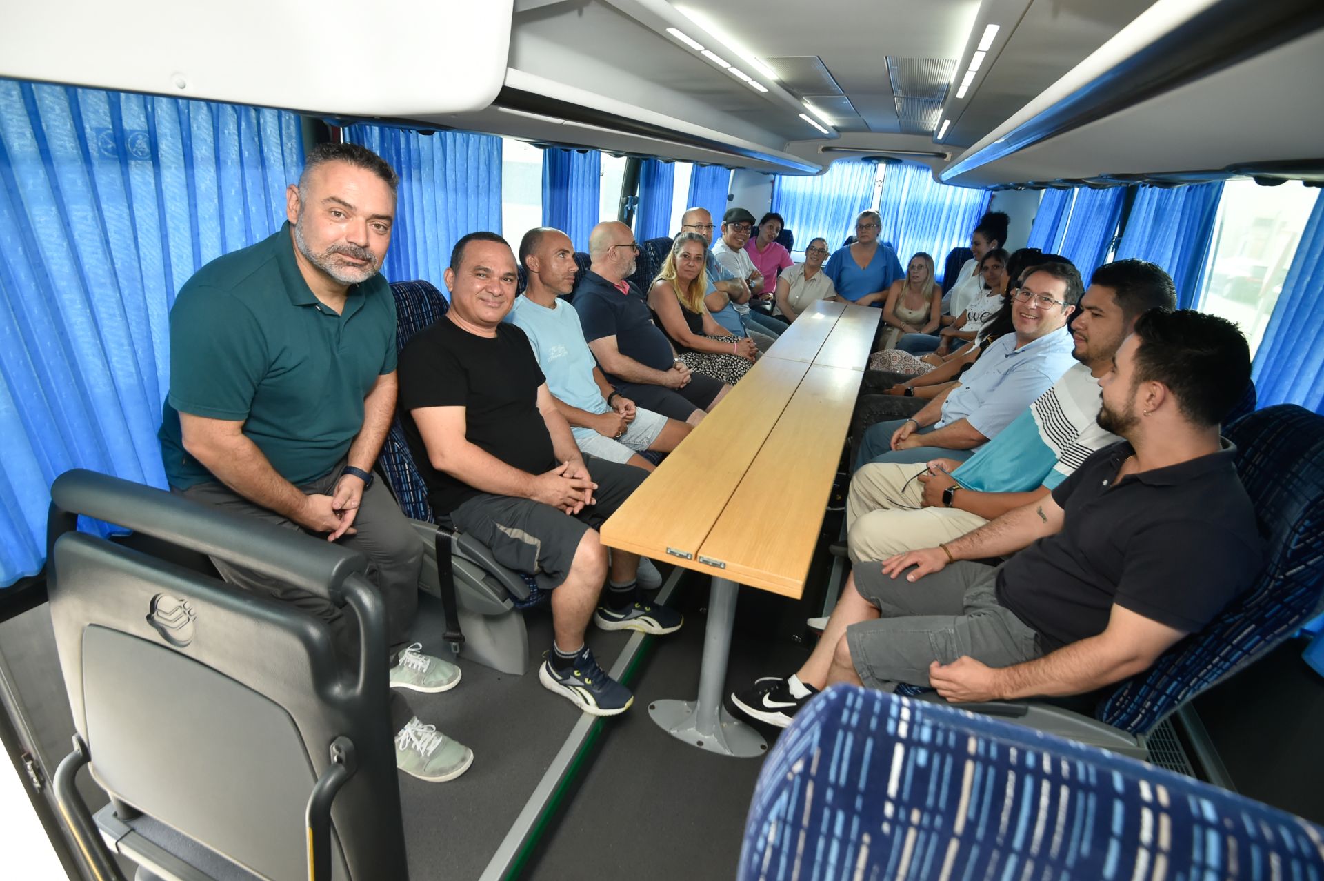 Escapar de la pobreza al volante de un autobús con un programa de Cáritas y Froet