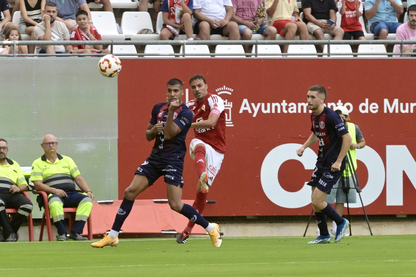 La derrota del Real Murcia frente al Yeclano ante su afición, en imágenes