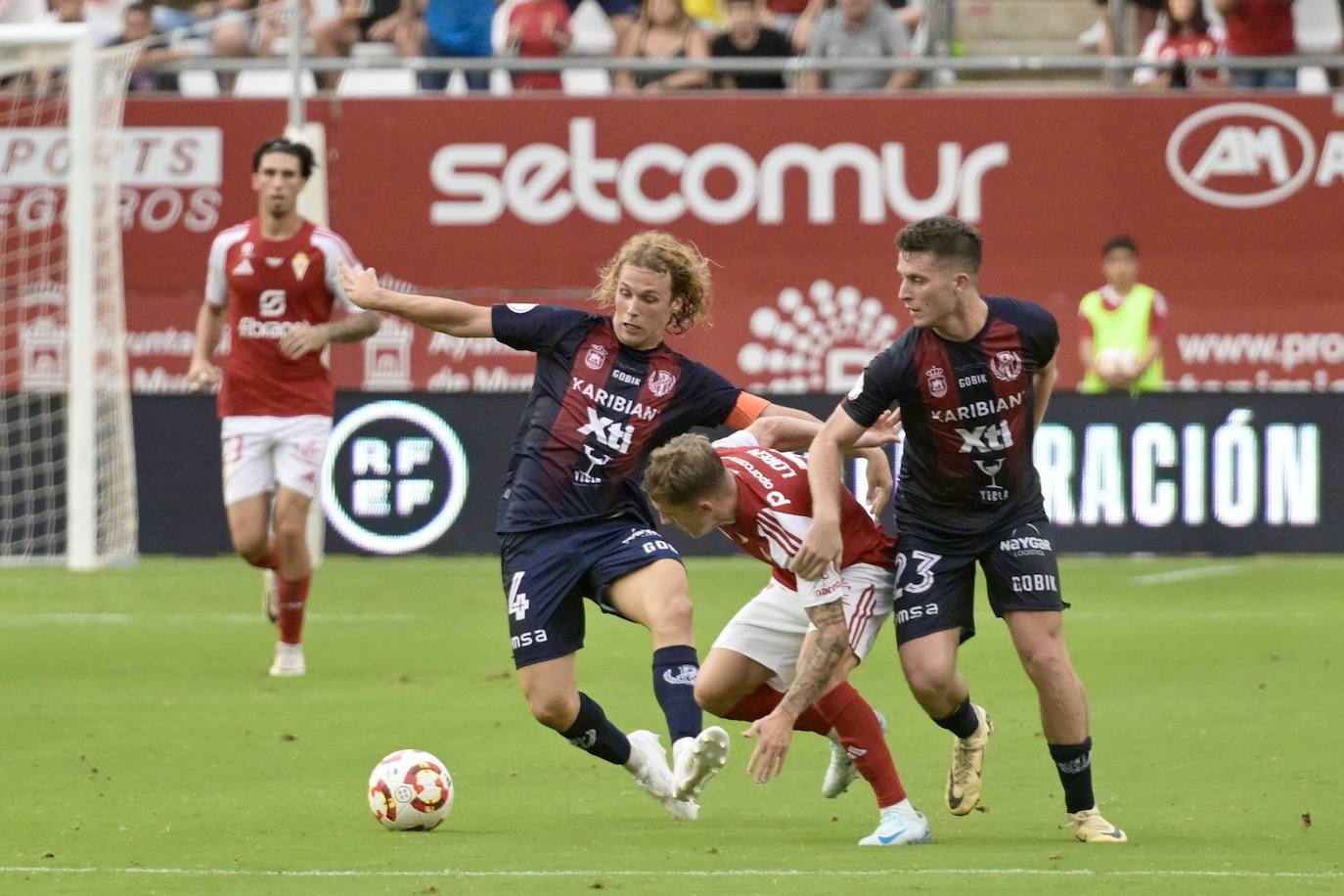 La derrota del Real Murcia frente al Yeclano ante su afición, en imágenes