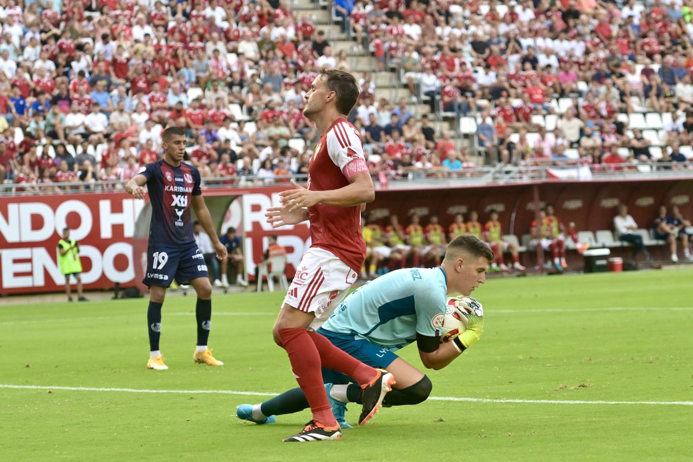 La derrota del Real Murcia frente al Yeclano ante su afición, en imágenes