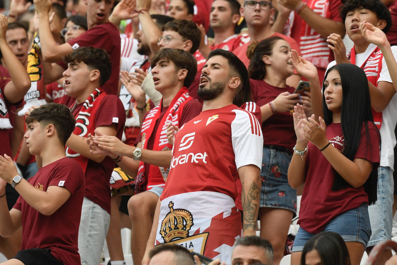 La derrota del Real Murcia frente al Yeclano ante su afición, en imágenes