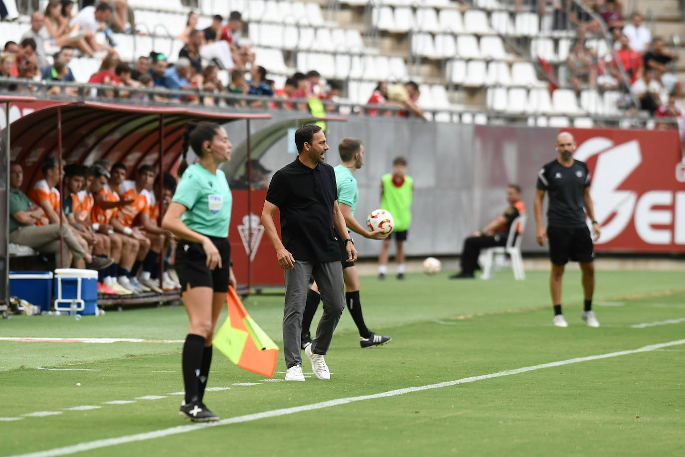 La derrota del Real Murcia frente al Yeclano ante su afición, en imágenes