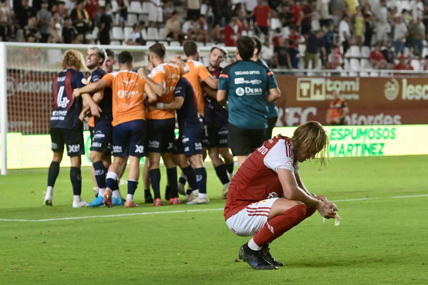 La derrota del Real Murcia frente al Yeclano ante su afición, en imágenes