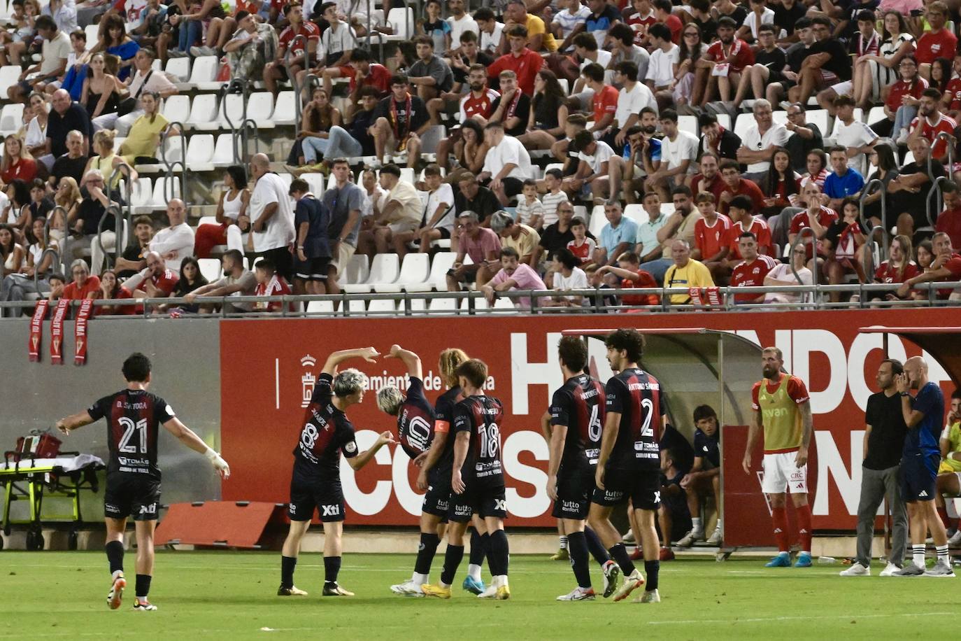 La derrota del Real Murcia frente al Yeclano ante su afición, en imágenes