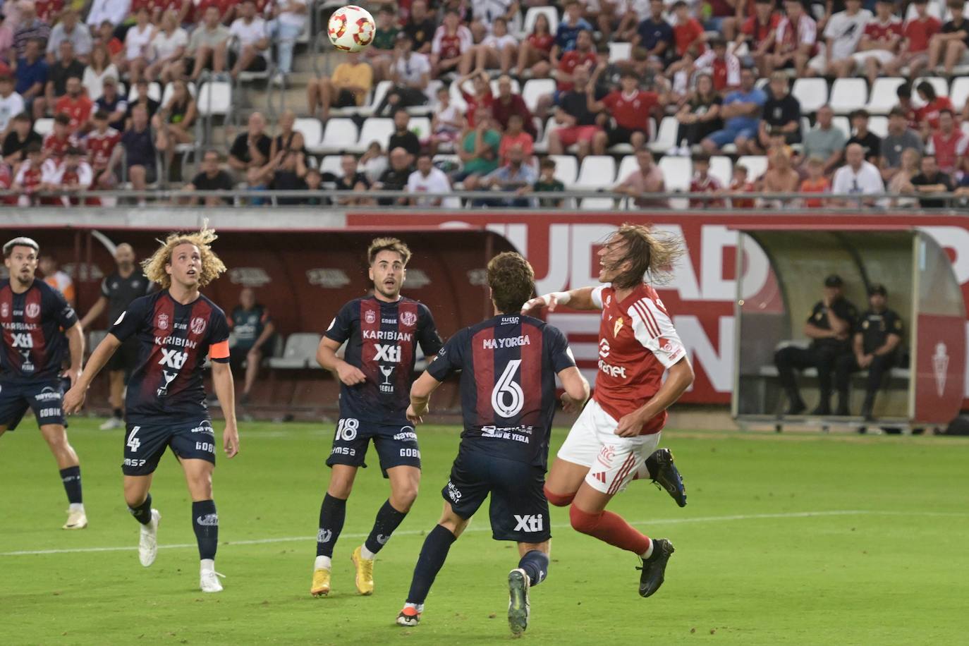 La derrota del Real Murcia frente al Yeclano ante su afición, en imágenes