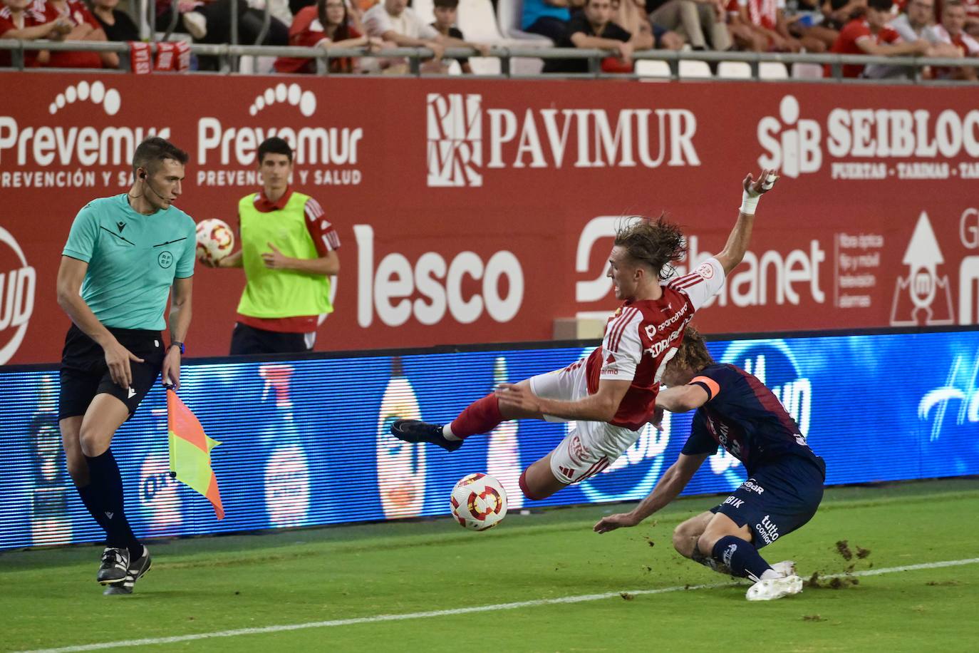 La derrota del Real Murcia frente al Yeclano ante su afición, en imágenes