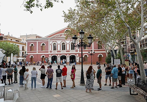 Colas, este lunes, en Lorca para comprar las entradas para la corrida de toros de la feria.
