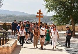 Un grupo de fieles, a su llegada en peregrinación a la basílica de la Vera Cruz.