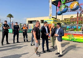 Técnicos municipales de Policía Local y Protección Civil, junto con el concejal de Seguridad Ciudadana, Fulgencio Perona, y el concejal de Cultura, Diego Avilés.