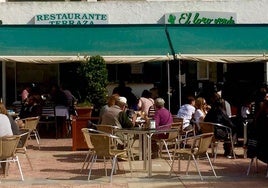 El restaurante El Loro Verde de La Manga cierra tras 50 años de servicio.