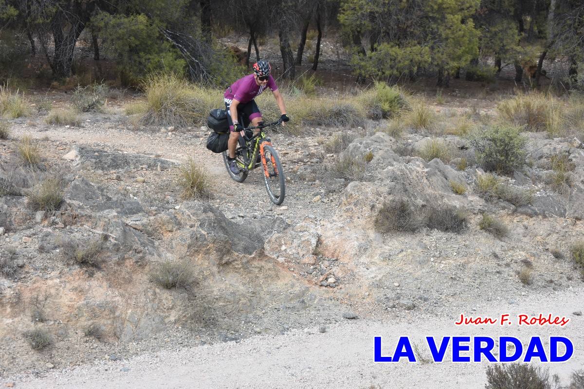 Pedaleando cientos de kilómetros para rezar ante la Vera Cruz de Caravaca