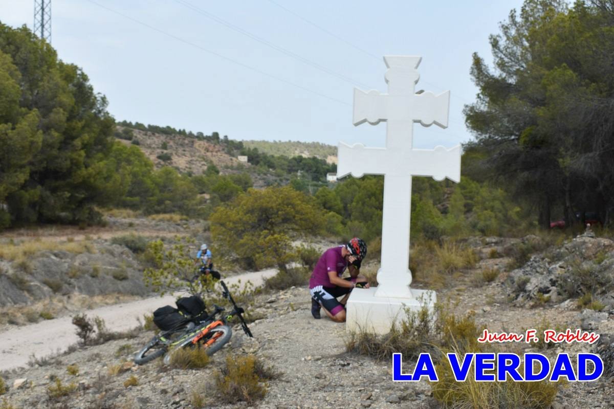 Pedaleando cientos de kilómetros para rezar ante la Vera Cruz de Caravaca