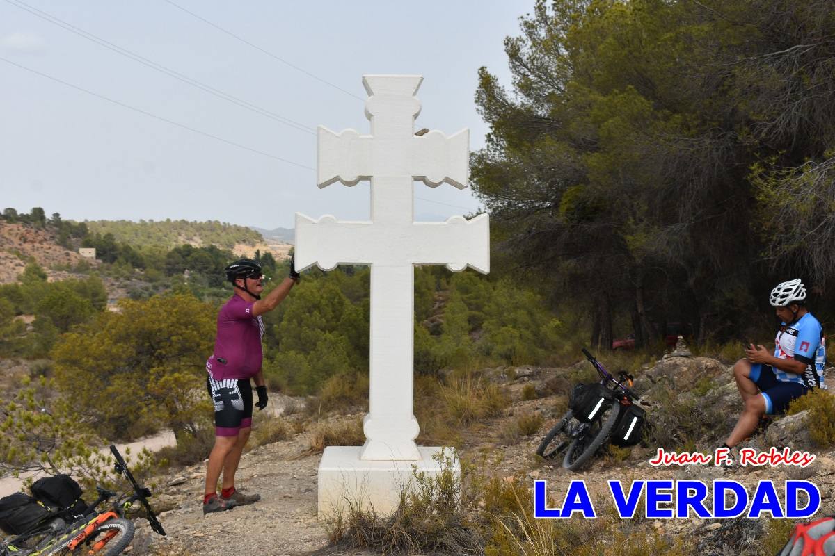 Pedaleando cientos de kilómetros para rezar ante la Vera Cruz de Caravaca