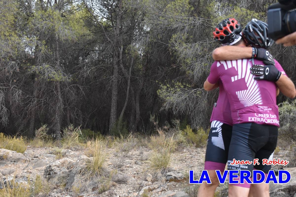 Pedaleando cientos de kilómetros para rezar ante la Vera Cruz de Caravaca