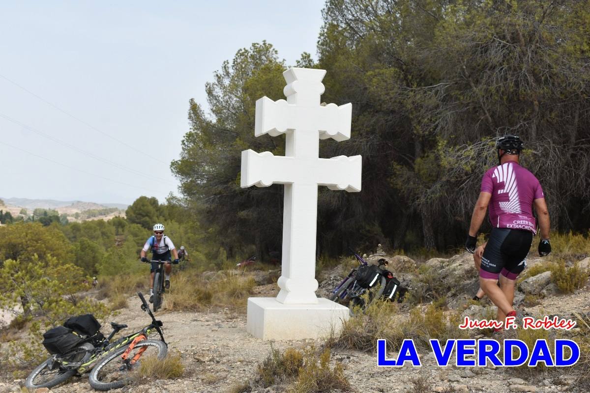 Pedaleando cientos de kilómetros para rezar ante la Vera Cruz de Caravaca