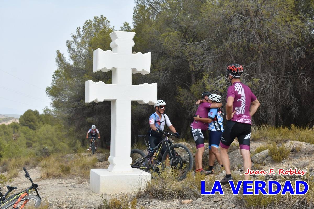 Pedaleando cientos de kilómetros para rezar ante la Vera Cruz de Caravaca