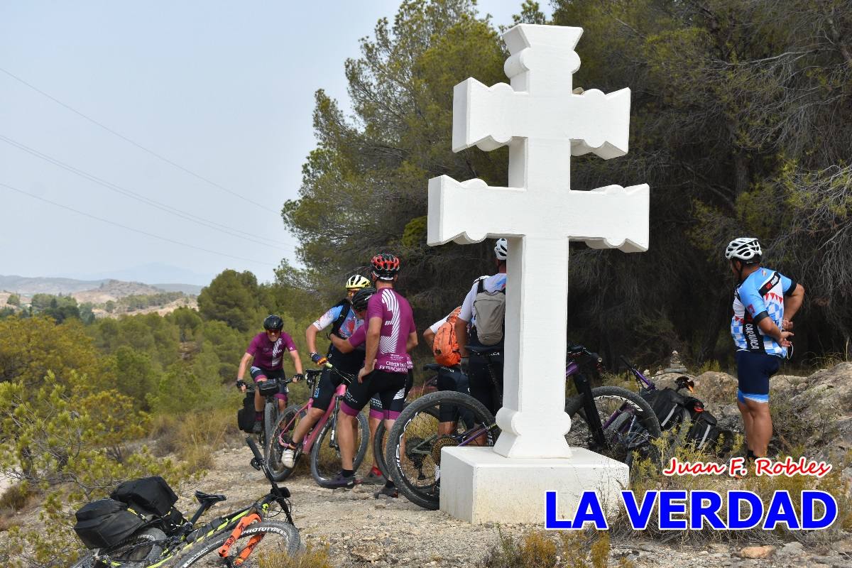 Pedaleando cientos de kilómetros para rezar ante la Vera Cruz de Caravaca