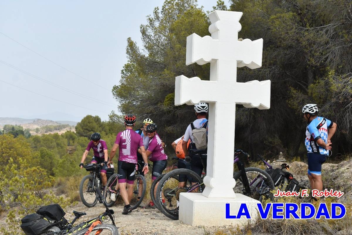 Pedaleando cientos de kilómetros para rezar ante la Vera Cruz de Caravaca