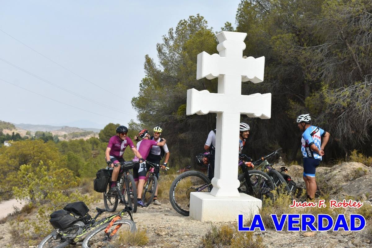 Pedaleando cientos de kilómetros para rezar ante la Vera Cruz de Caravaca