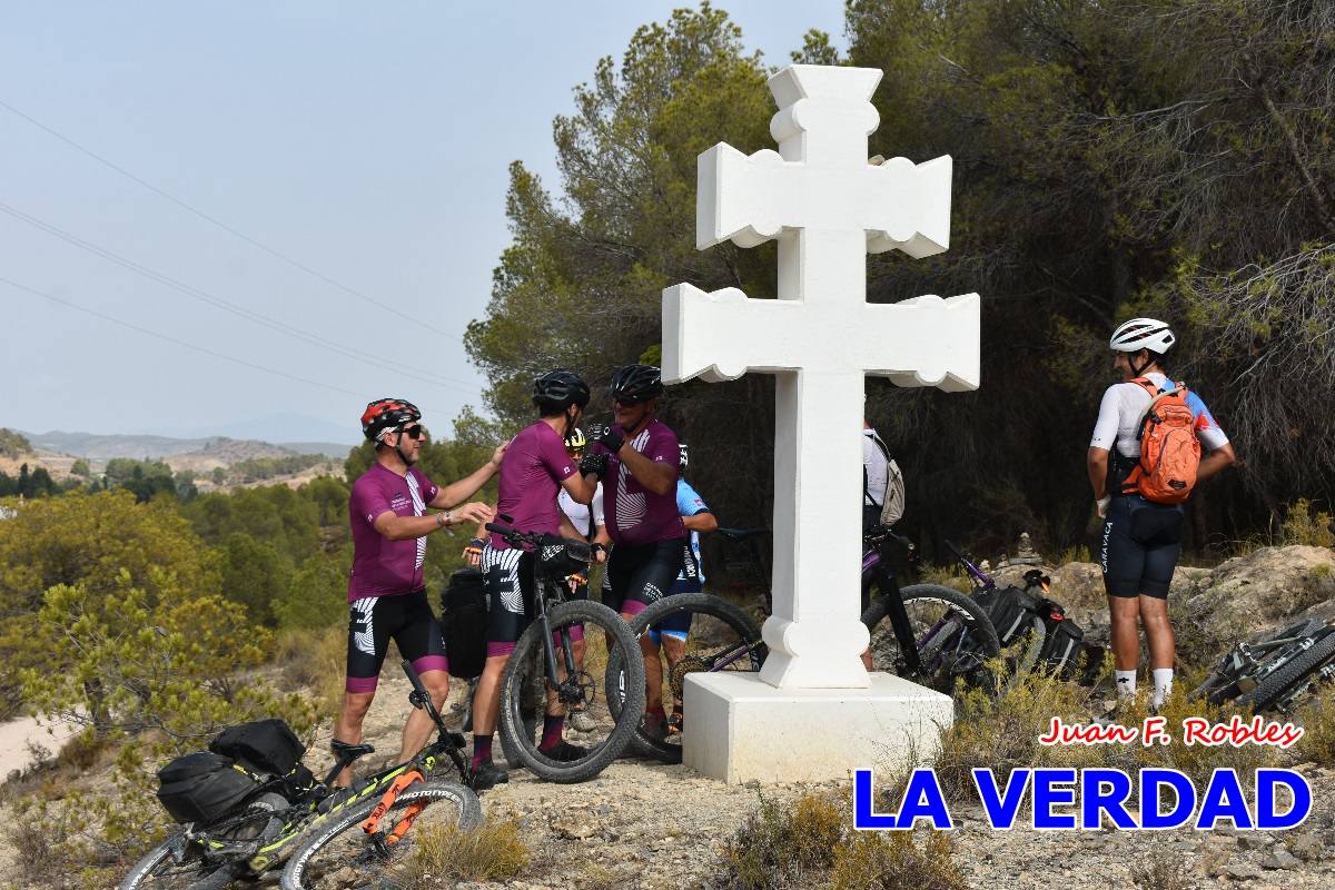 Pedaleando cientos de kilómetros para rezar ante la Vera Cruz de Caravaca