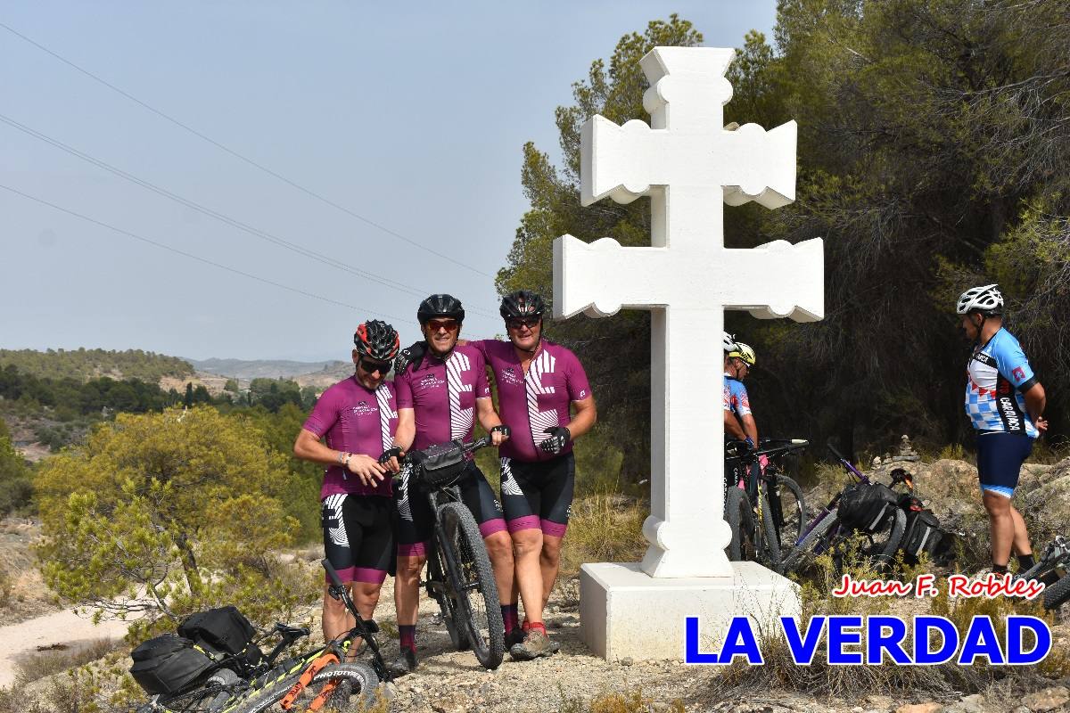 Pedaleando cientos de kilómetros para rezar ante la Vera Cruz de Caravaca